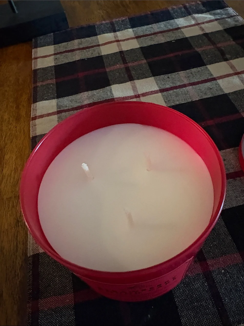 Nwt 3 wick Strawberry 🍓 Pound Cake from White Barn - Picture 2 of 4